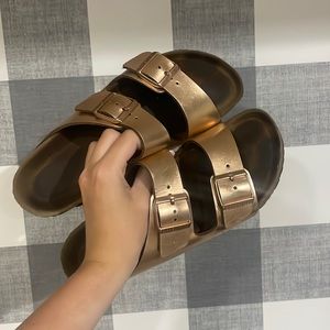 Arizona Birkenstocks with Soft Foot Bed in Rosegold